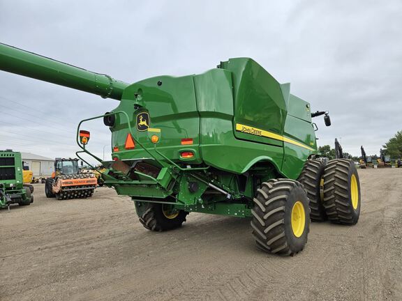 2022 John Deere S780 Combine