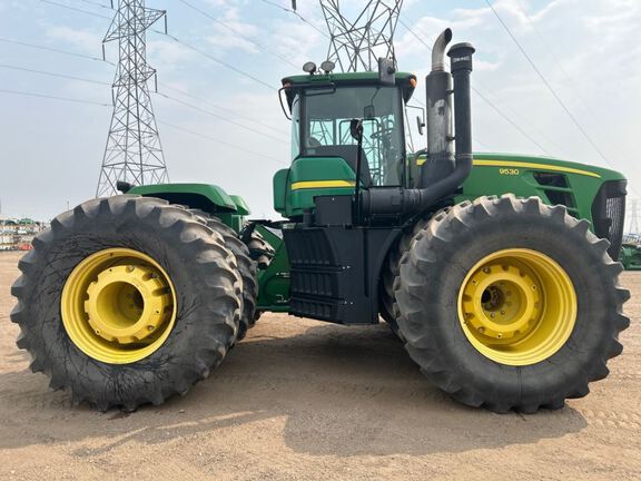 2011 John Deere 9530 Tractor 4WD