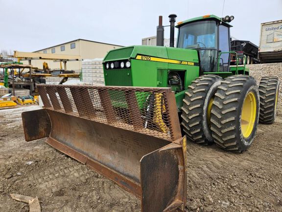 1990 John Deere 8760 Tractor