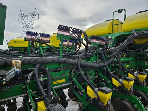 2014 John Deere 1770NT Planter