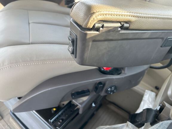 2021 John Deere 8R 340 Tractor