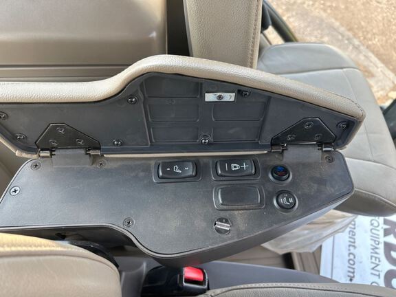 2021 John Deere 8R 340 Tractor