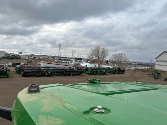 2021 John Deere 8R 370 Tractor