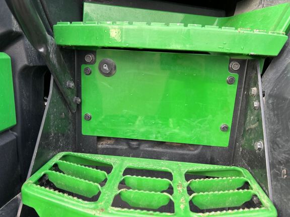 2021 John Deere 8R 370 Tractor