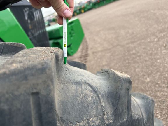 2021 John Deere 8R 370 Tractor