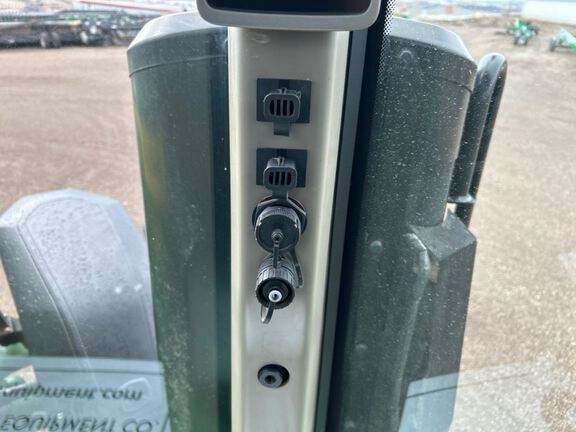 2021 John Deere 8R 370 Tractor