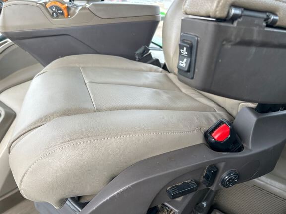 2021 John Deere 8R 370 Tractor