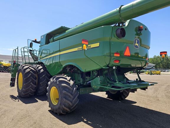 2014 John Deere S690 Combine