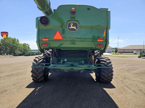 2014 John Deere S690 Combine