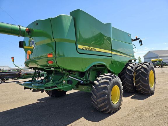 2014 John Deere S690 Combine