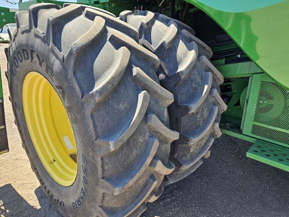 2014 John Deere S690 Combine