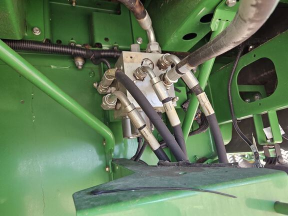 2014 John Deere S690 Combine