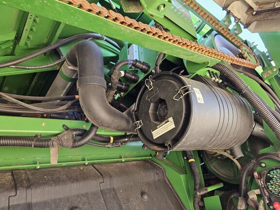 2014 John Deere S690 Combine