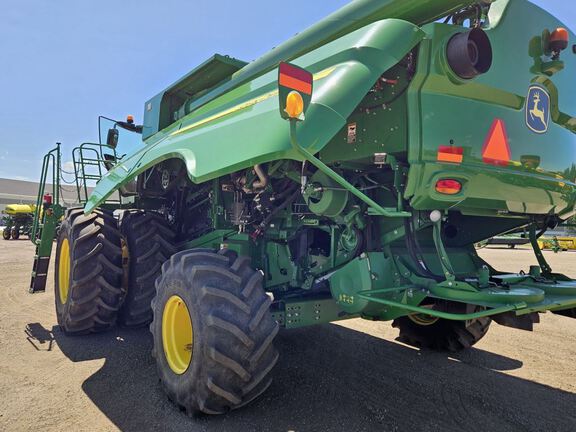 2014 John Deere S690 Combine