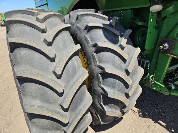 2014 John Deere S690 Combine