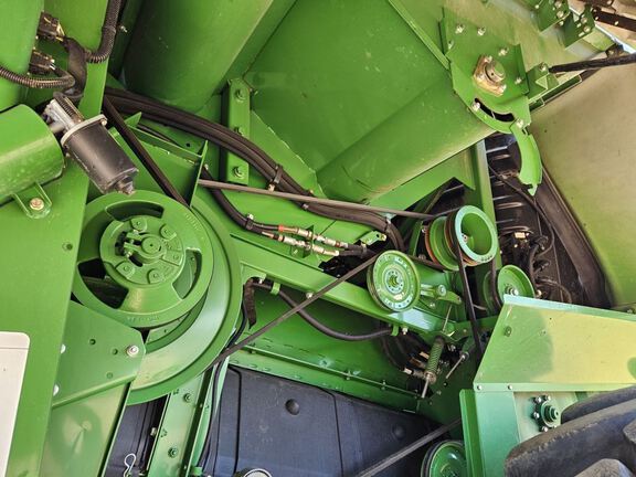 2014 John Deere S690 Combine