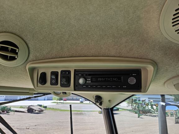 2014 John Deere S690 Combine