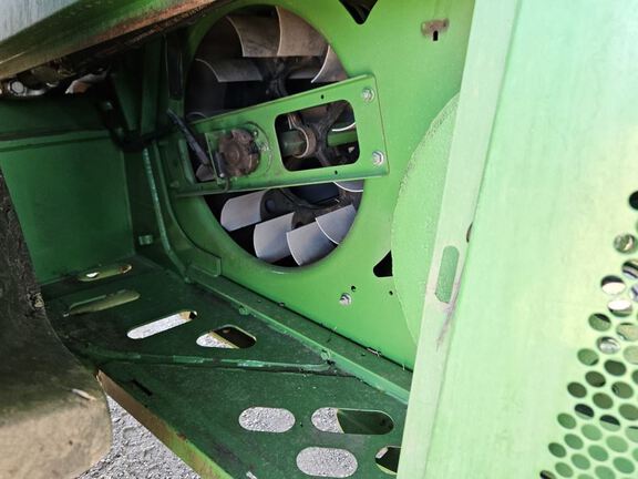 2014 John Deere S690 Combine