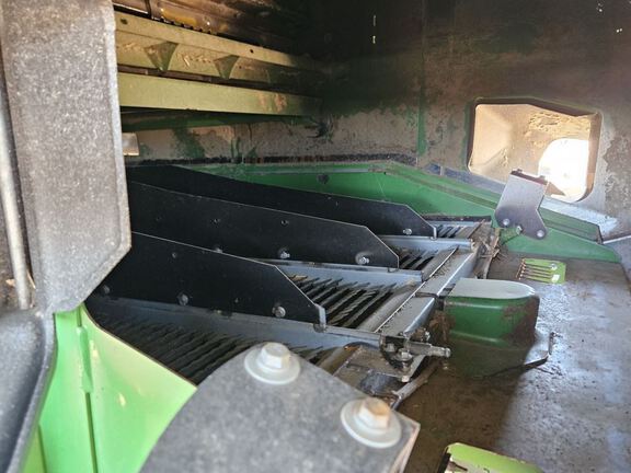 2014 John Deere S690 Combine