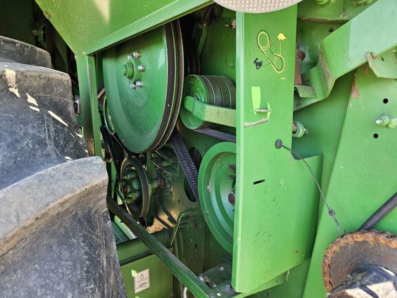 2014 John Deere S690 Combine