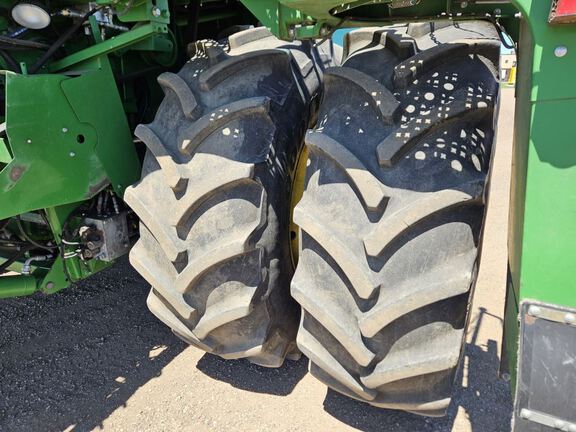 2014 John Deere S690 Combine