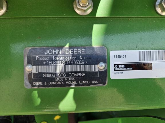 2014 John Deere S690 Combine