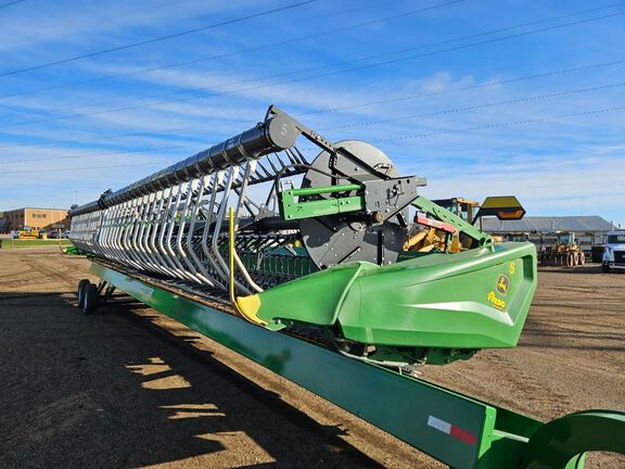 2023 John Deere HD40F Header Combine