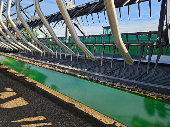 2023 John Deere HD40F Header Combine