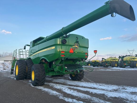 2024 John Deere S780 Combine