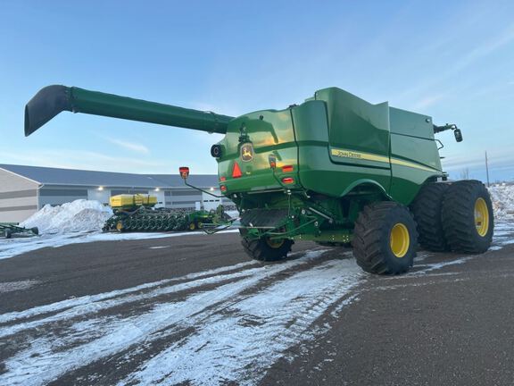 2024 John Deere S780 Combine