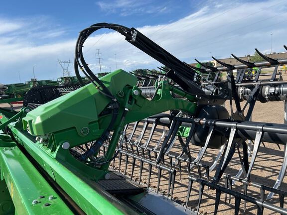 2023 John Deere HD40F Header Combine