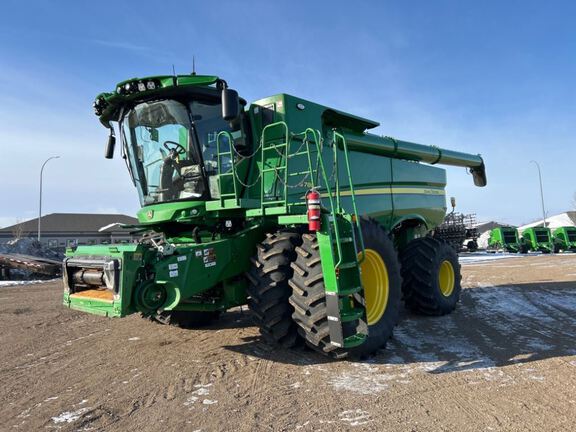 2024 John Deere S780 Combine