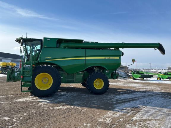 2024 John Deere S780 Combine