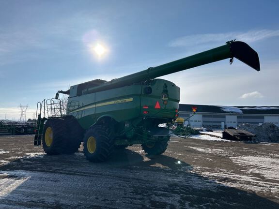 2024 John Deere S780 Combine