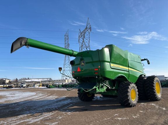 2024 John Deere S780 Combine