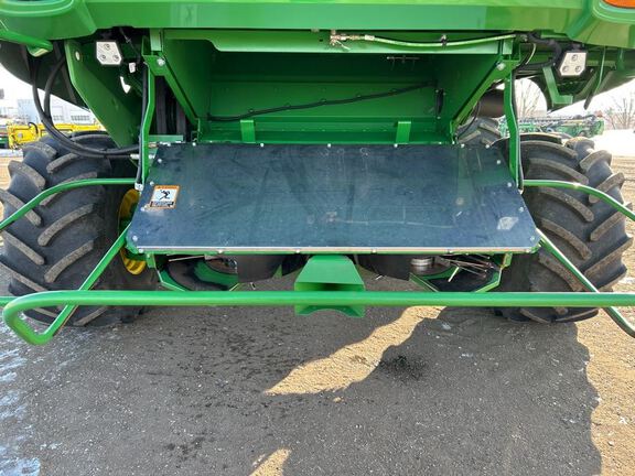 2024 John Deere S780 Combine