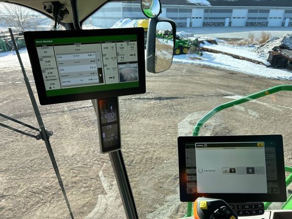 2024 John Deere S780 Combine