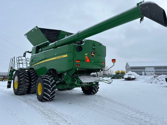 2024 John Deere S780 Combine