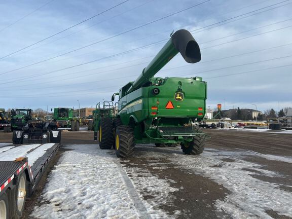 2024 John Deere S780 Combine