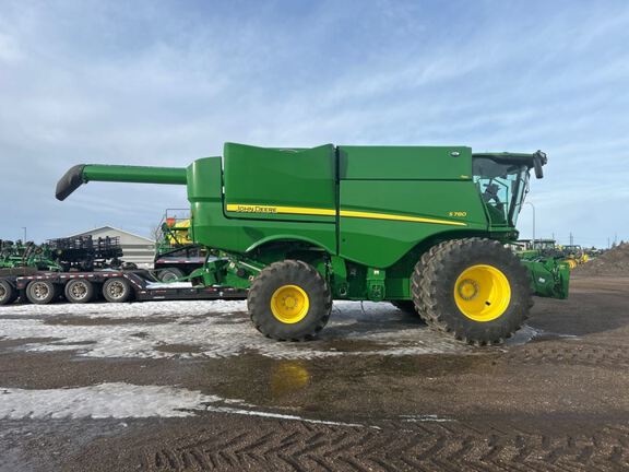 2024 John Deere S780 Combine