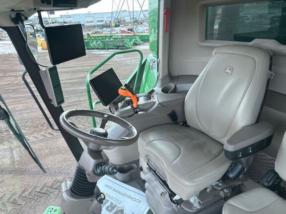 2024 John Deere S780 Combine