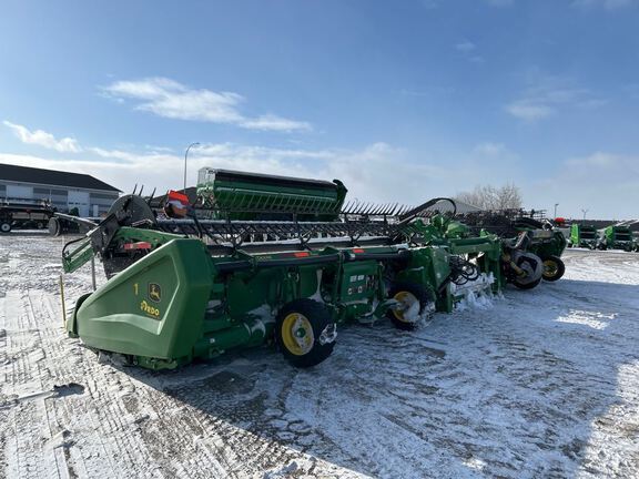 2023 John Deere HD40F Header Combine