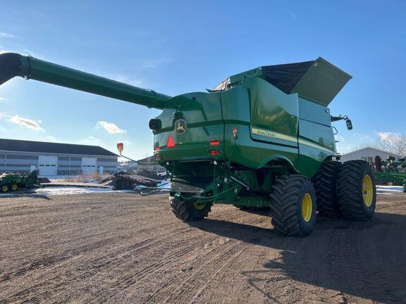 2024 John Deere S780 Combine