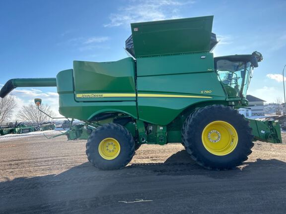 2024 John Deere S780 Combine