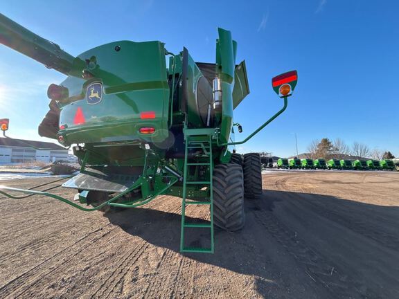 2024 John Deere S780 Combine