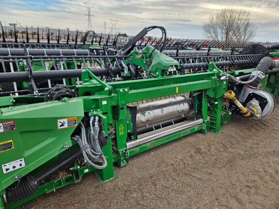 2023 John Deere HD40F Header Combine