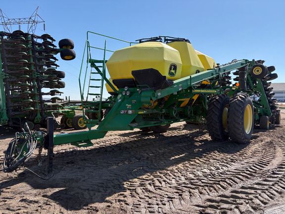 2013 John Deere 1890 Air Seeder