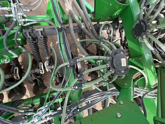 2013 John Deere 1890 Air Seeder