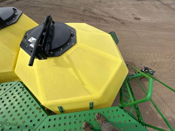 2013 John Deere 1890 Air Seeder