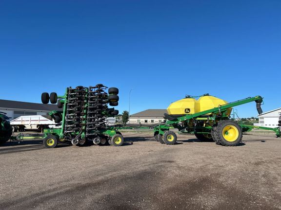2016 John Deere 1890 Air Seeder